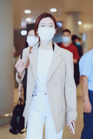 江疏影温柔知性机场私服照图片