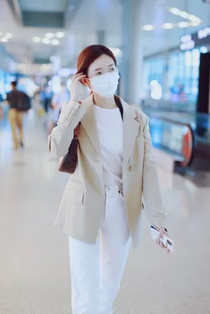 江疏影温柔知性机场私服照图片_6