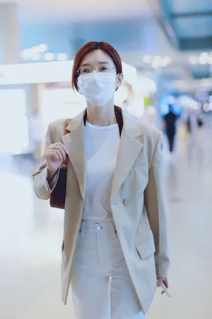 江疏影温柔知性机场私服照图片_7