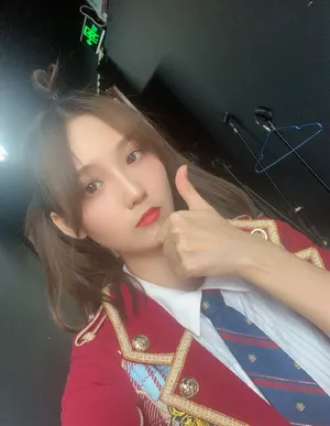刘力菲清新俏皮自拍图片_2