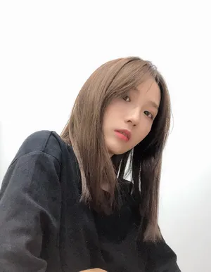 刘力菲清新俏皮自拍图片_3