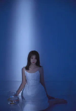 刘力菲吊带裙性感写真图片_10