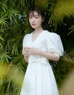 凌美仕白裙性感甜美写真图片
