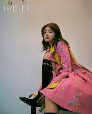 徐若晗少女感时尚写真图片_5