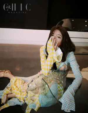 徐若晗少女感时尚写真图片_6