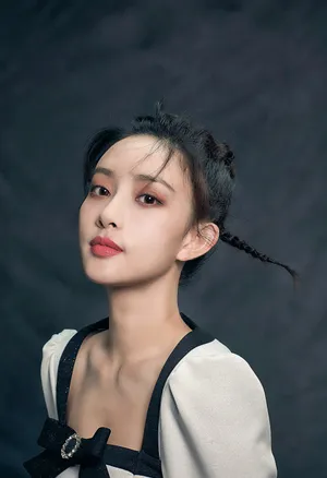 孟子义干练性感写真图片