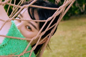 阚清子绿色毛衣慵懒休闲写真图片_1