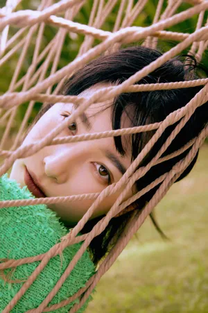 阚清子绿色毛衣慵懒休闲写真图片_4