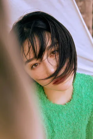 阚清子绿色毛衣慵懒休闲写真图片_5