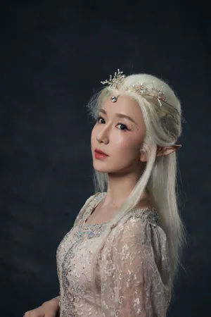 娄艺潇白色精灵造型大片写真图片_3
