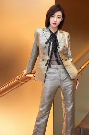 王丽坤条纹西装魅力写真图片_2