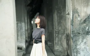 李艺彤清新少女街拍图片_2