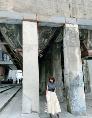李艺彤清新少女街拍图片_5
