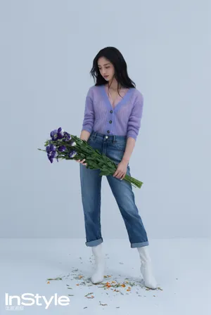 周洁琼印花裙甜美写真图片_2