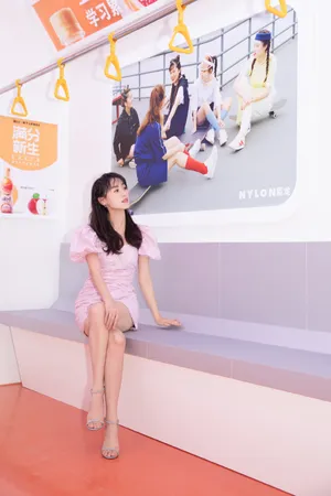 袁冰妍粉色短裙性感写真图片_6
