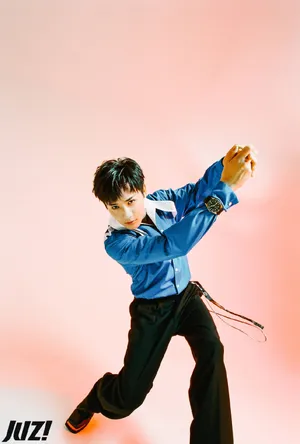 郑业成黑色西装写真图片_4