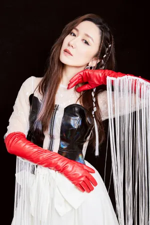 娄艺潇流苏裙性感妩媚写真图片_3