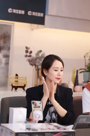 海清优雅时尚活动照图片_4