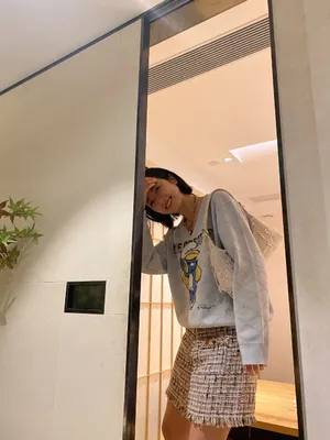 周雨彤清新休闲风生活照图片_2