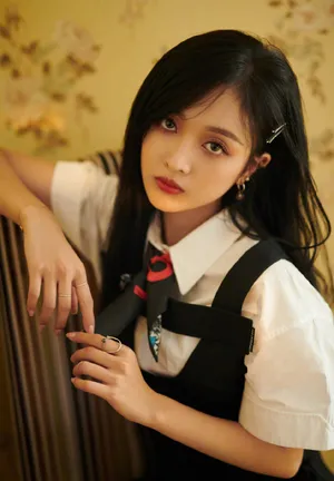 吴宣仪甜美学院风写真图片_1