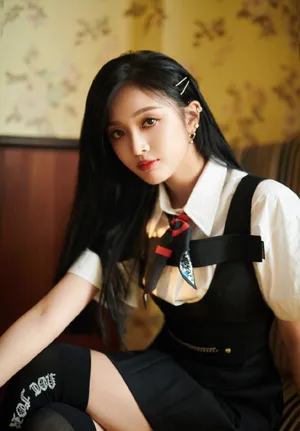 吴宣仪甜美学院风写真图片_2
