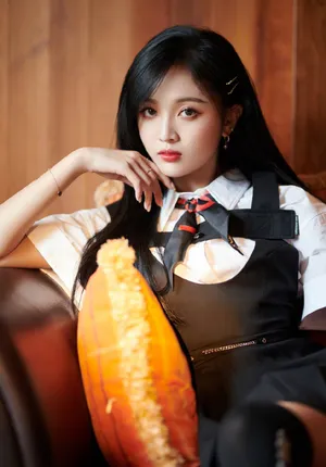 吴宣仪甜美学院风写真图片_5