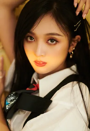 吴宣仪甜美学院风写真图片_7