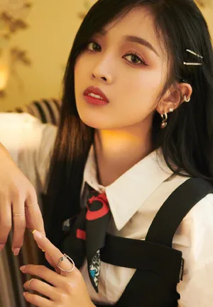 吴宣仪甜美学院风写真图片_8