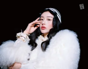 孔雪儿水滴妆容大片写真图片