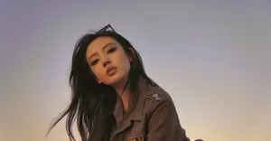 何瑞贤性感戈壁公路写真图片