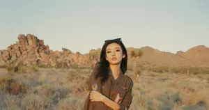 何瑞贤性感戈壁公路写真图片_3