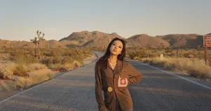 何瑞贤性感戈壁公路写真图片_5