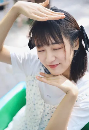 凌美仕俏皮少女写真图片