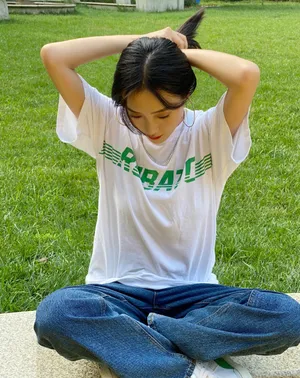 王梓薇清新随性生活照图片