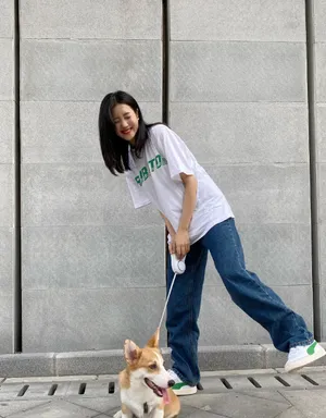 王梓薇清新随性生活照图片_2
