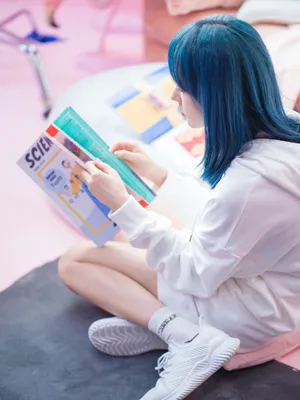 程潇蓝发性感甜美写真图片_2