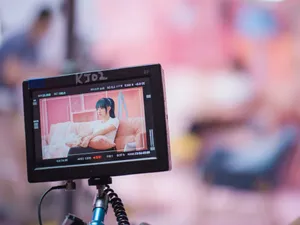 程潇蓝发性感甜美写真图片_4