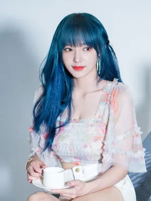 程潇蓝发性感甜美写真图片_9
