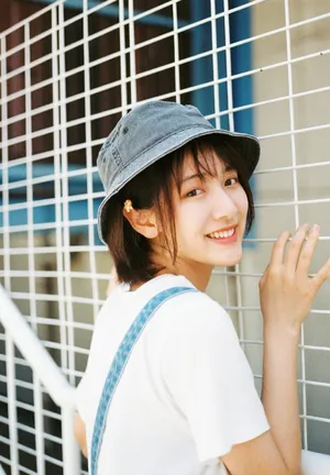 凌美仕甜美春日街拍写真图片_2