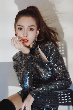 angelababy亮片裙酷飒超A写真图片