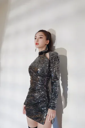 angelababy亮片裙酷飒超A写真图片_2