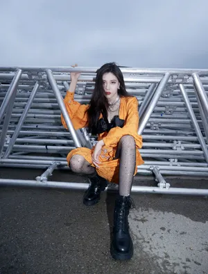 宋妍霏钻石口罩飒美写真图片_7