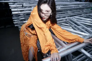 宋妍霏钻石口罩飒美写真图片_9
