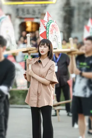 李艺彤清秀甜美活动照图片_3