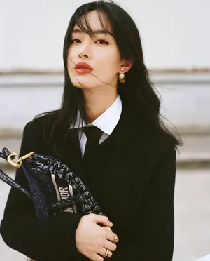 杨采钰精致优雅街拍大片写真图片_4