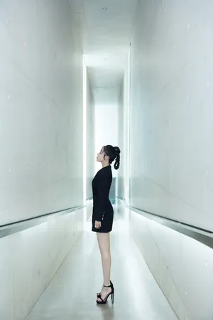 阚清子西装裙时尚写真图片_2