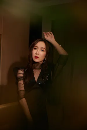 娄艺潇黑纱裙魅力写真图片_2