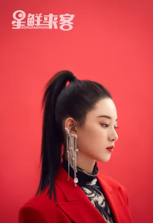 徐艺洋港风大片性感图片写真_4
