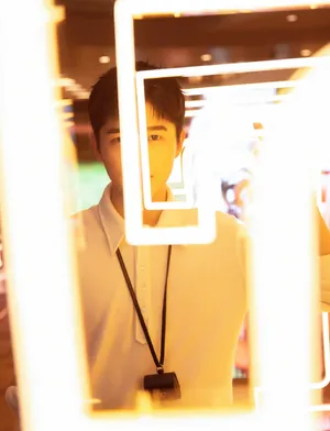 刘昊然初秋温暖阳光写真图片_7