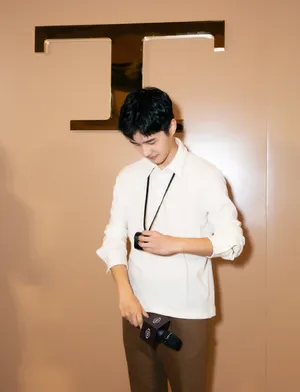 刘昊然初秋温暖阳光写真图片_11